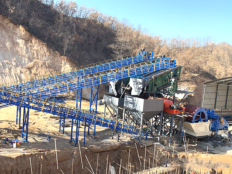 江蘇450t花崗巖破碎制砂生產現場.jpg
